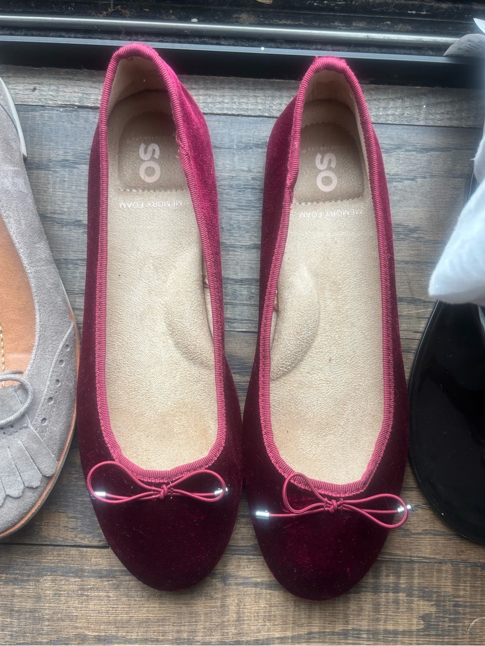 Adorable Size 10 Comfy Velvet Maroon Flats
